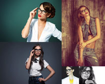 戴眼镜的模特女子摄影高清图片