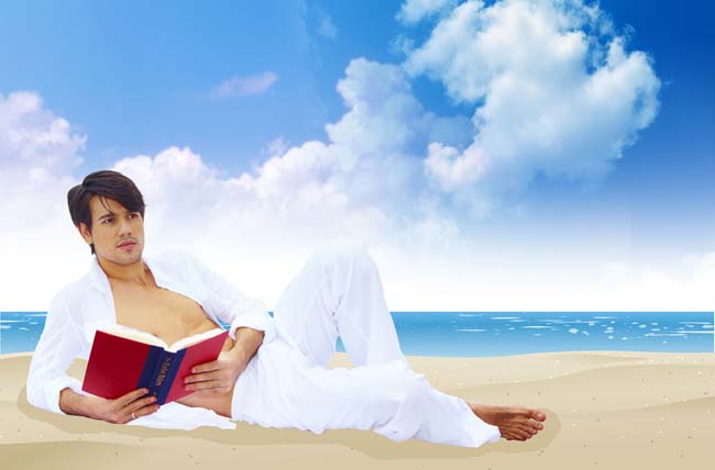 素材/沙滩看书的男人PSD素材